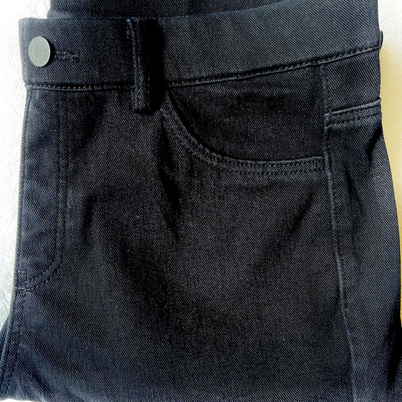 Ultra stretchy UNIQLO pull on jeans -like NEW - Picture 4 of 5